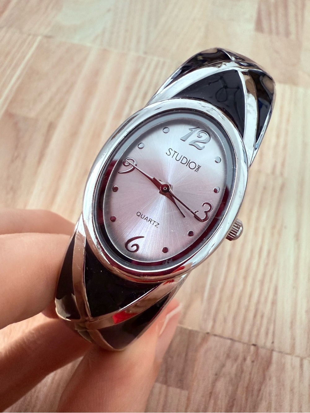 Studio time ladies hinged cuff bracelet watch NEW BATTERY